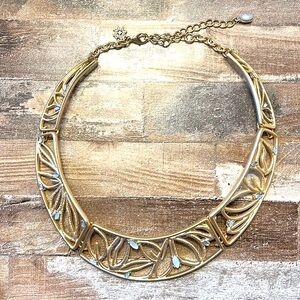 3/$30| 🌸 Chico’s Gold Tone Bib Statement Necklace